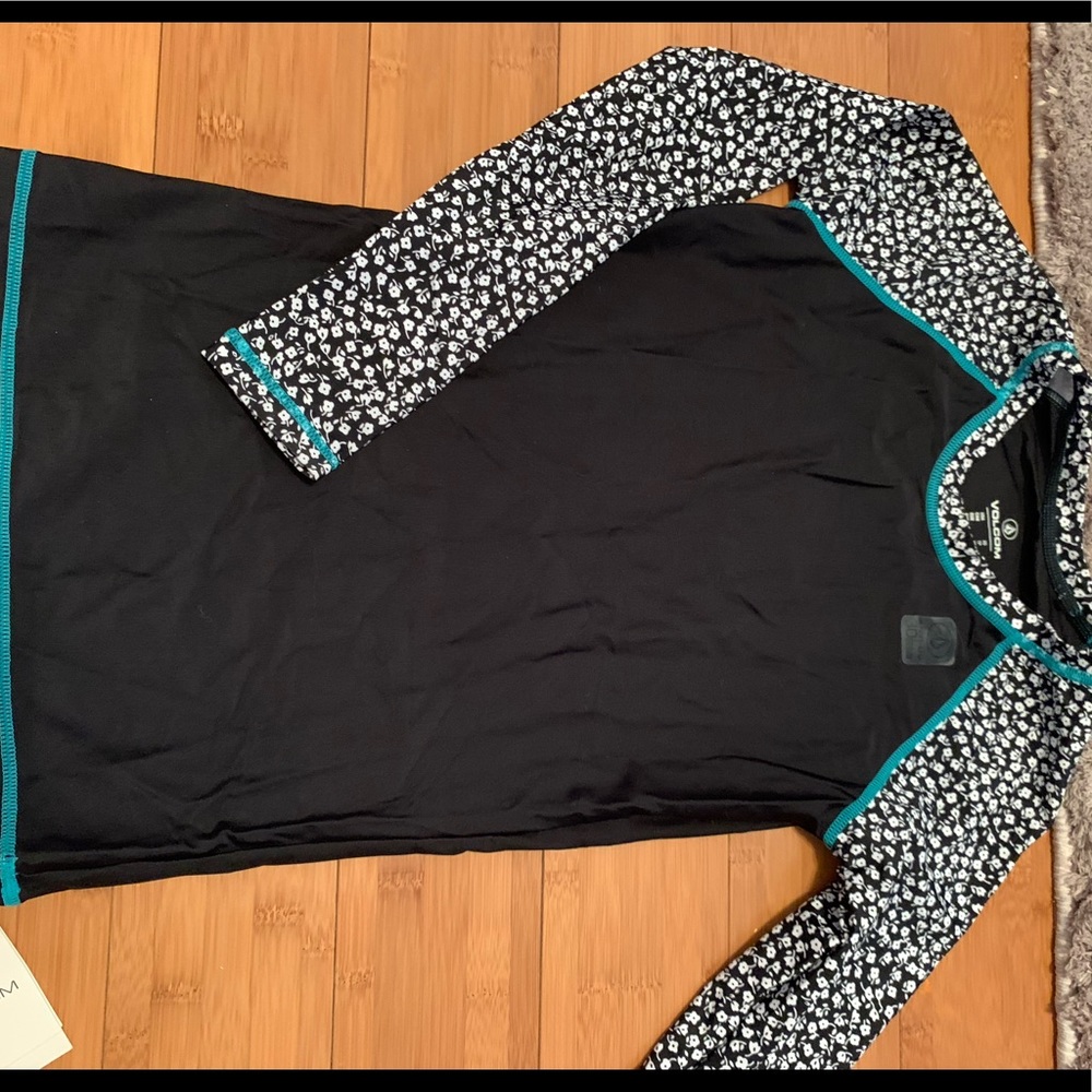 Volcom Rash Guard. - image 1